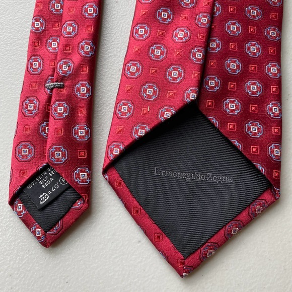 Ermenegildo Zegna Red / Burgundy Geometric Medallion Print Men's Silk Tie - Picture 1 of 4